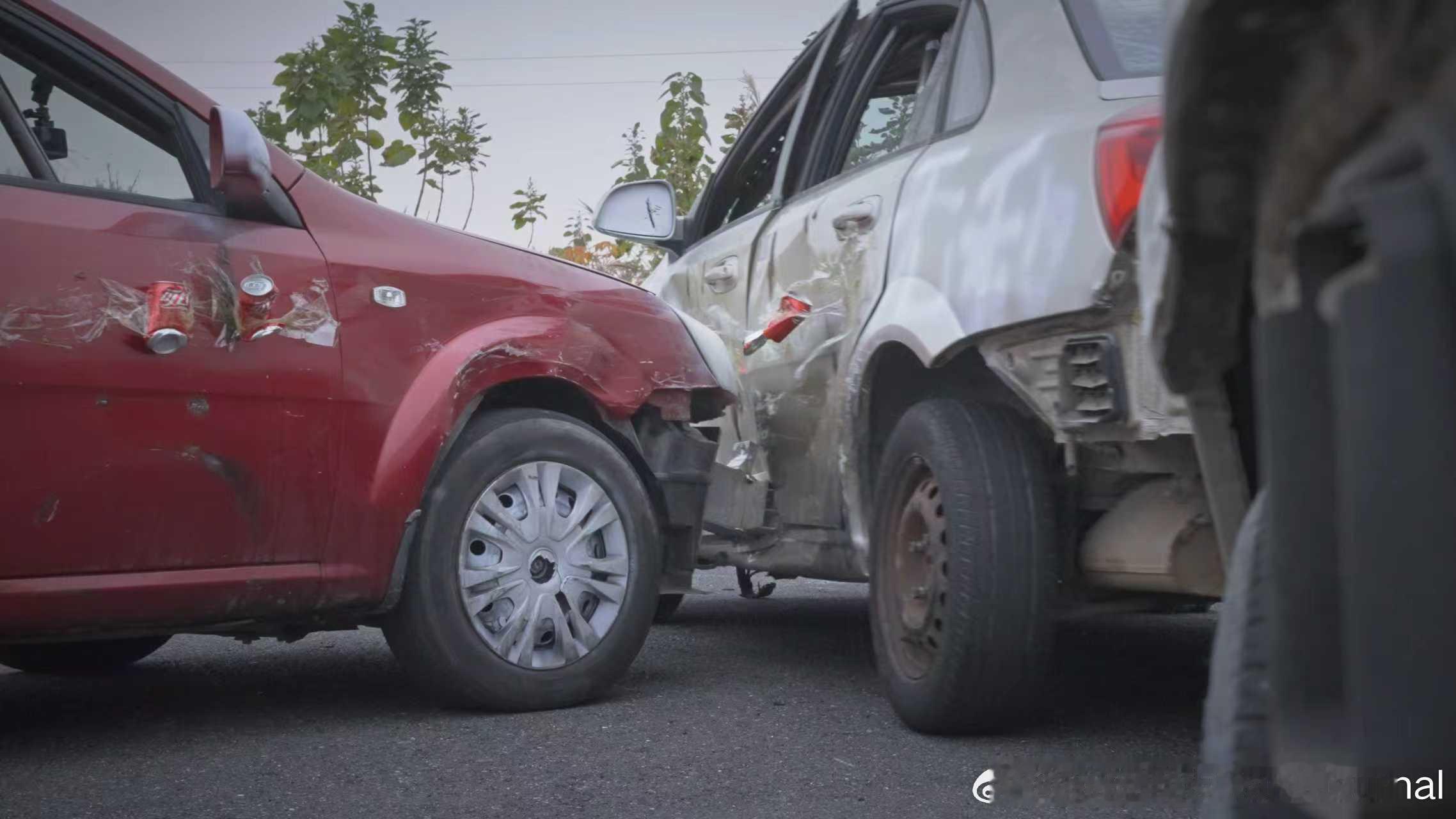 前段时间跟还有一起完成了一次非常有意思的游戏，最后第一名的车上的防撞梁竟然是领克