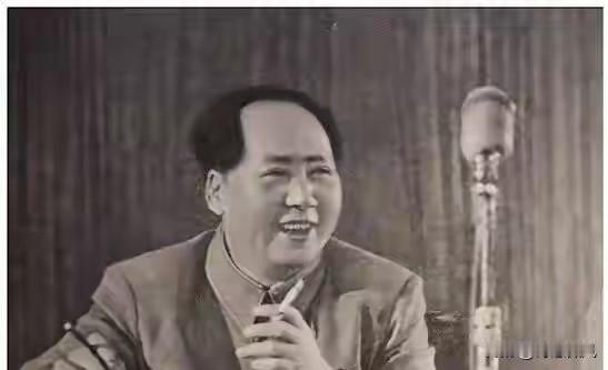 我们应当遵照《关于建国以来党的若干历史问题的决议》，实事求是、一分为二看待毛泽东
