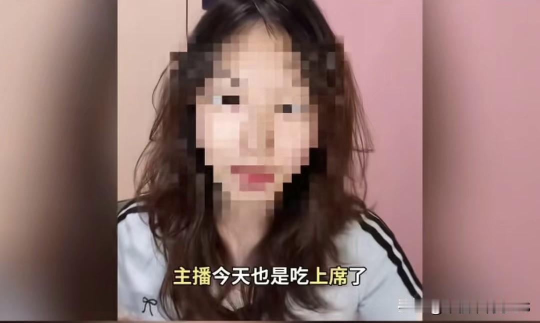新郎在前面忙着发喜烟，有位女生在后面大喊“这里不让抽烟，把烟给我灭了。”还把上了