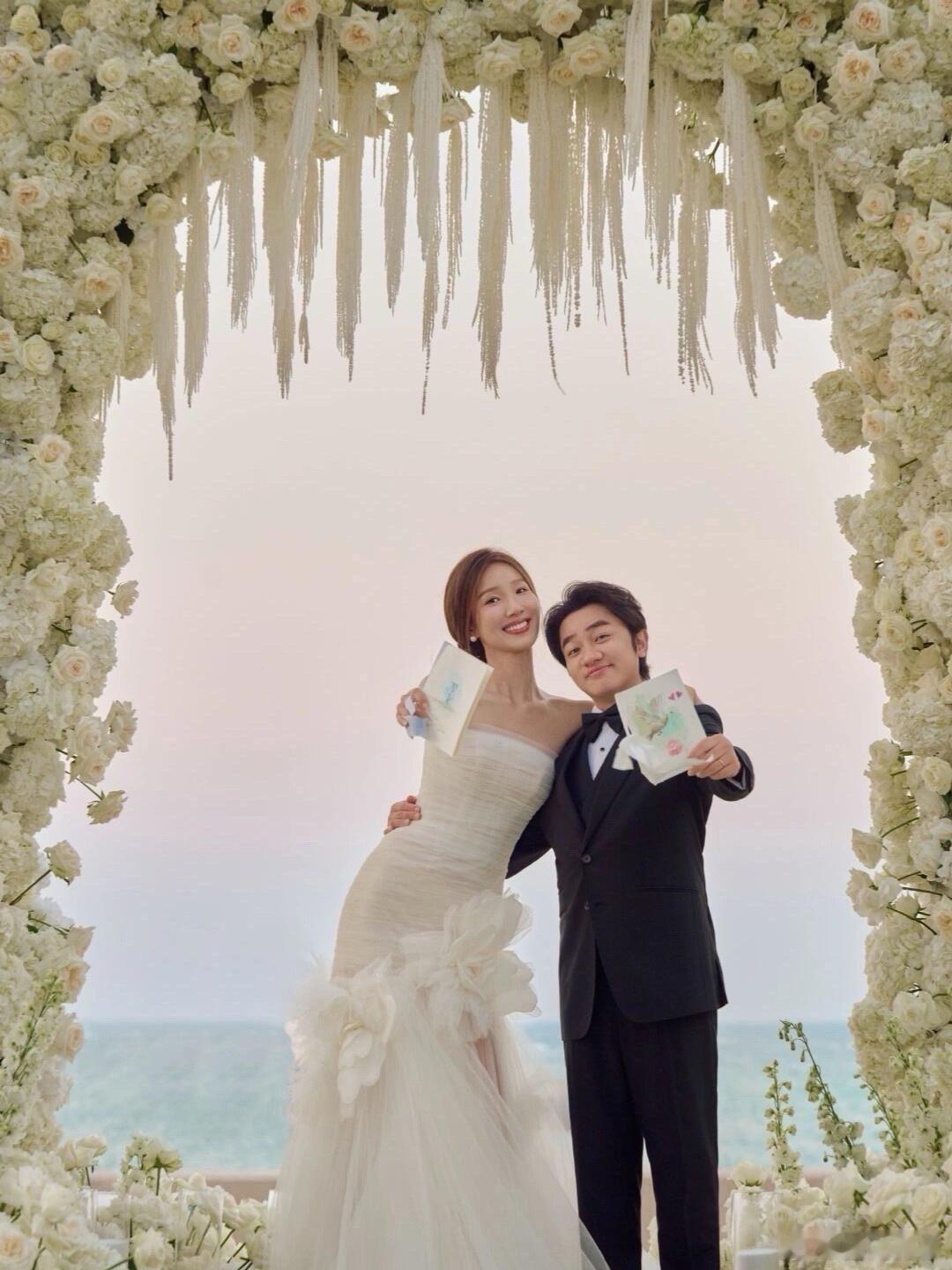 王祖蓝李亚男结婚11周年时光匆匆，爱意不减，王祖蓝李亚男用11年相守证明真爱无