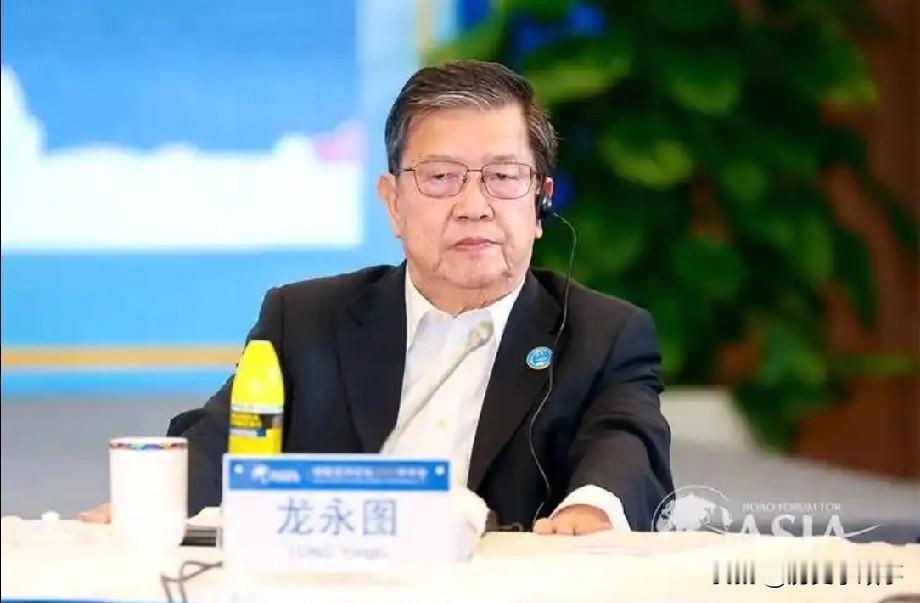 华为为什么死磕数学家?龙永图曾回忆：十多年前他在华为吃饭，任正非突然带来一批俄