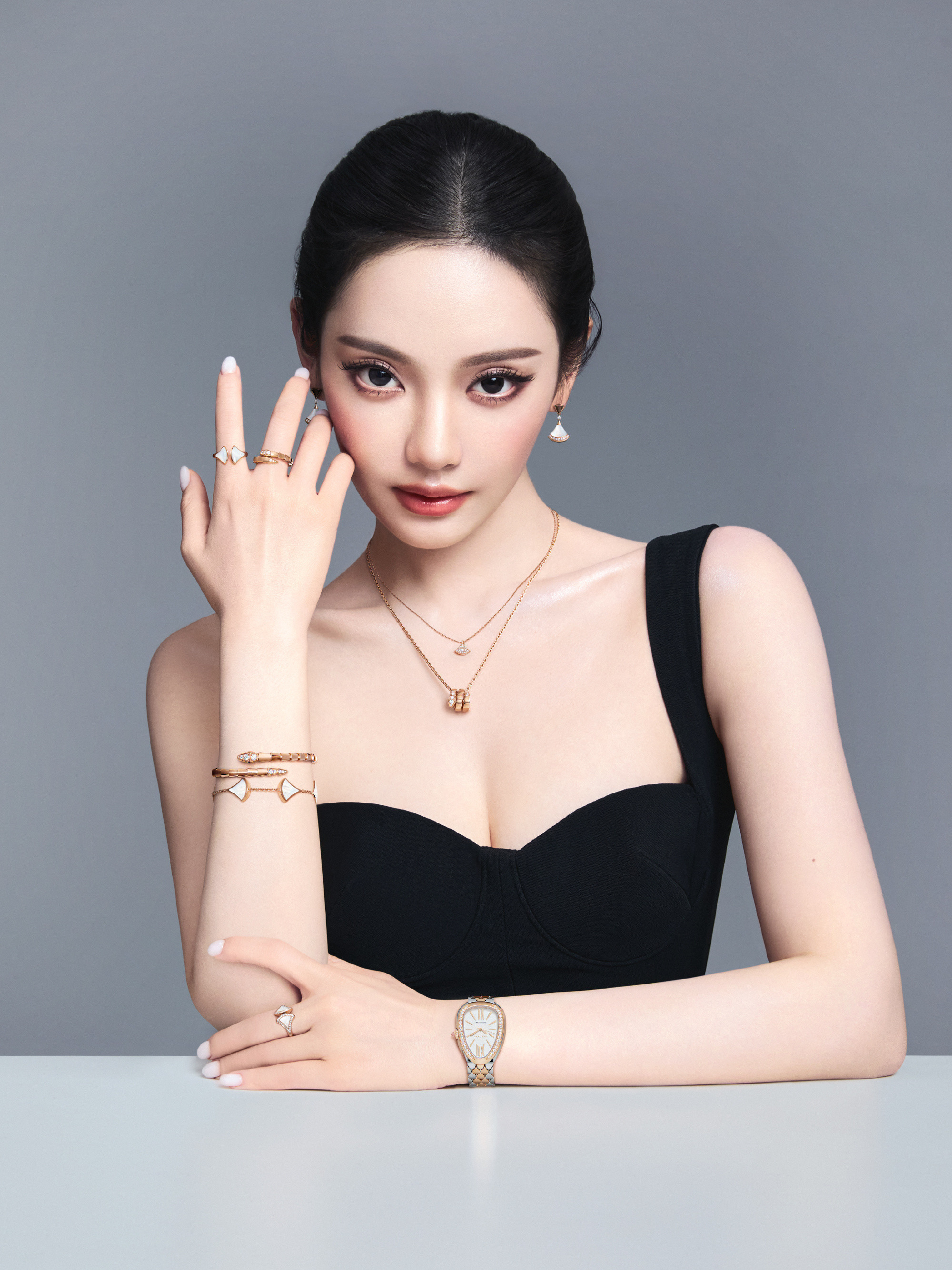 报！柳智敏新代言宝格丽蛇蝎美人​​​
