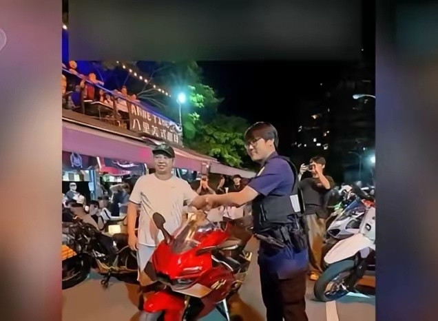 中国台湾，全球机车密度第一，在这个超爱骑摩托的岛上，可以花14万买一辆意大利杜卡