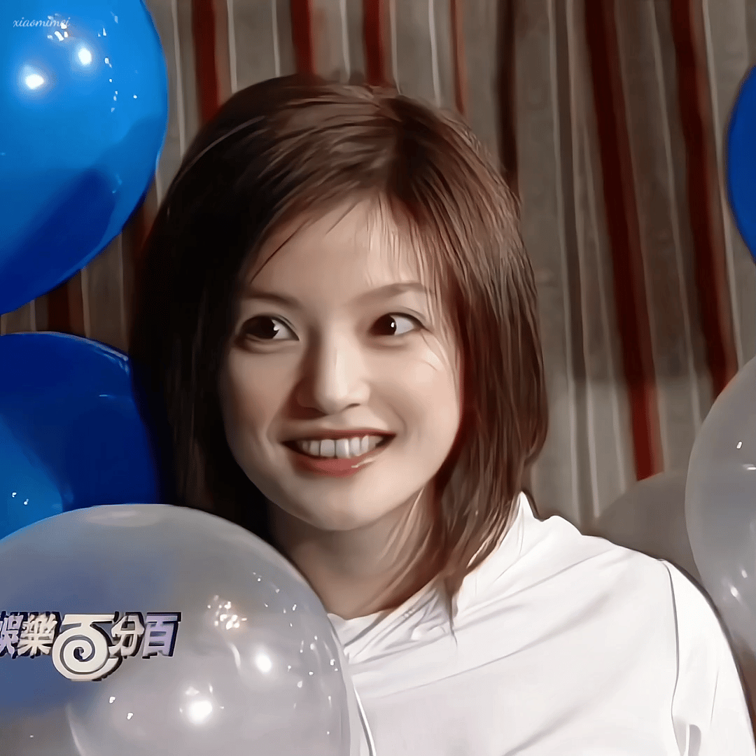 赵薇和贾静雯在我这算一挂大眼睛但脸型鼻子也是大气挂（当然她们的“大鼻子”“方脸”