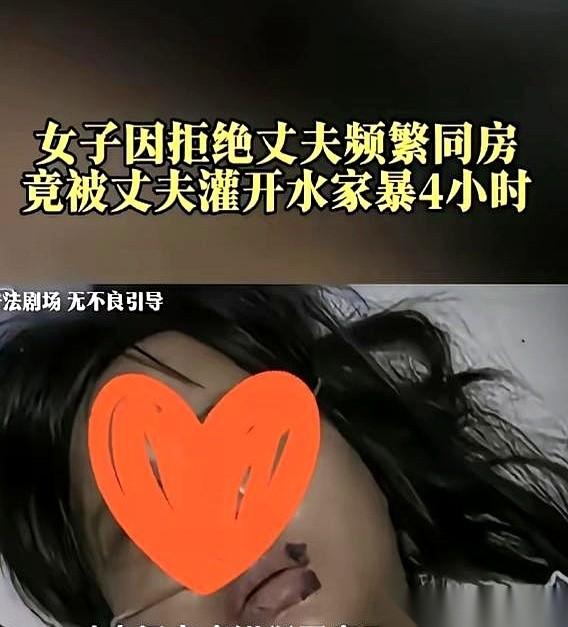 他把他11岁的儿子叫过来，按住床上那个被捆住的女人。那个女人，是他的妈妈。就