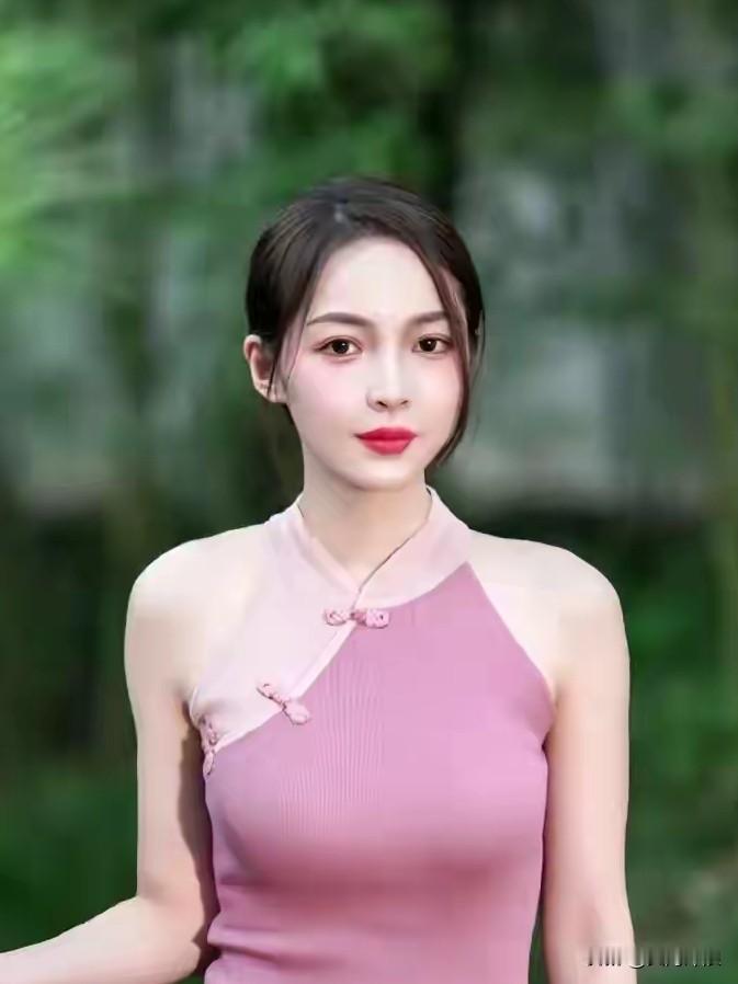 美学评论家如此评价王钟瑶！这位评论家送给王钟瑶8个字气质非凡甜美悠展