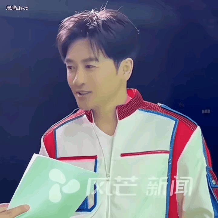 苏有朋，又整了！一把年纪了，怎么老喜欢整容啊？看着年轻，发动机已经陈旧了
