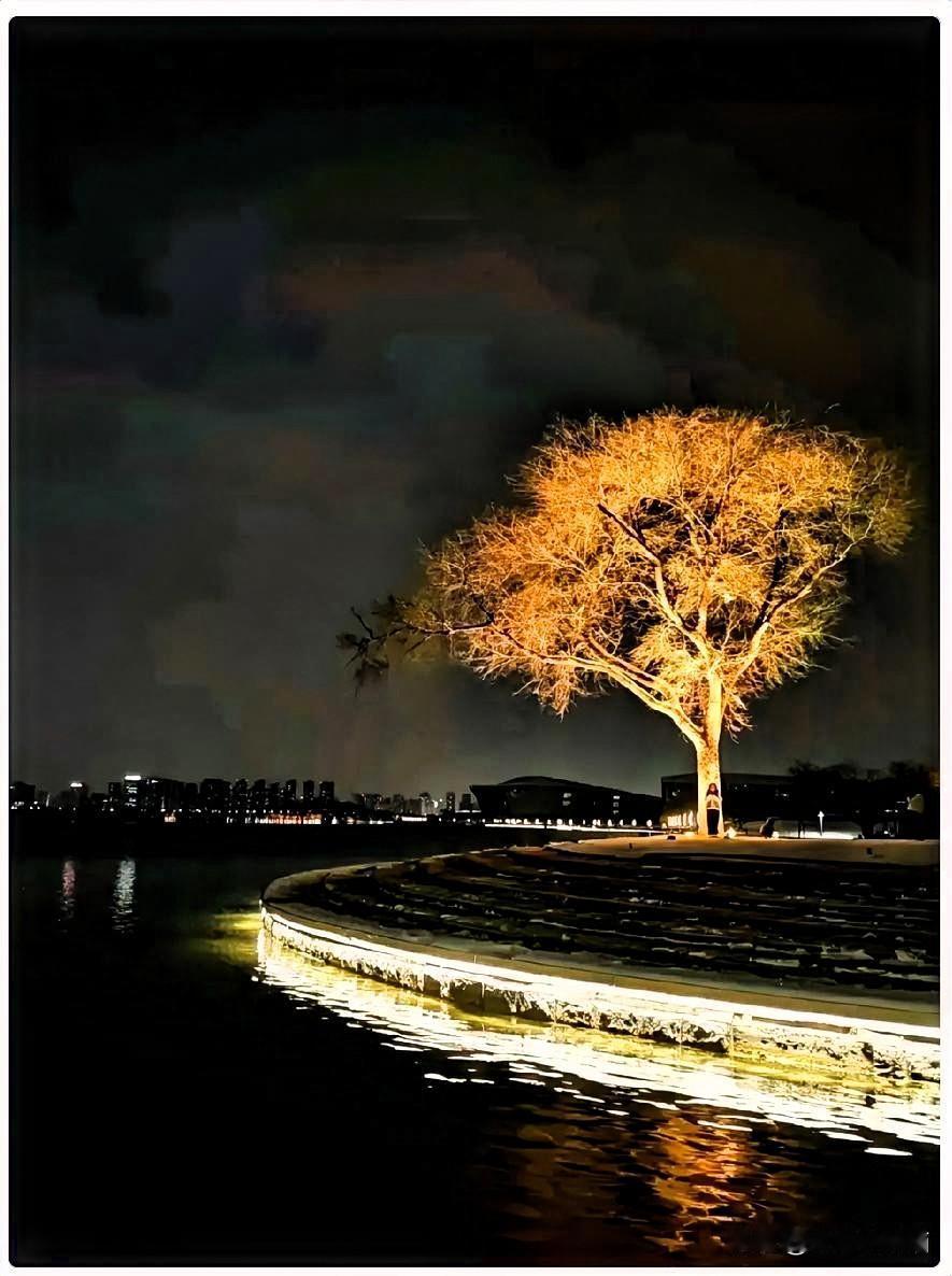 突然想起，华西村的黄金牛……2011年时，约3亿元人民币。重1吨，即1000