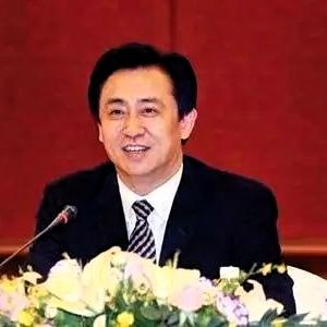 关了900多天！许家印七罪并罚！从首富到阶下囚，他到底干了多少缺德事？家人