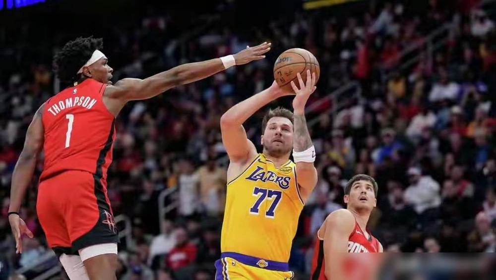 领先18分竟然被逆转！西部前六唯一的无核球队，正在活活拖死杜兰特。看着记分