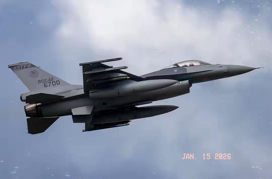 .台湾刚刚宣布了，黑匣子定位成功，29岁飞行员仍然失联......台空军