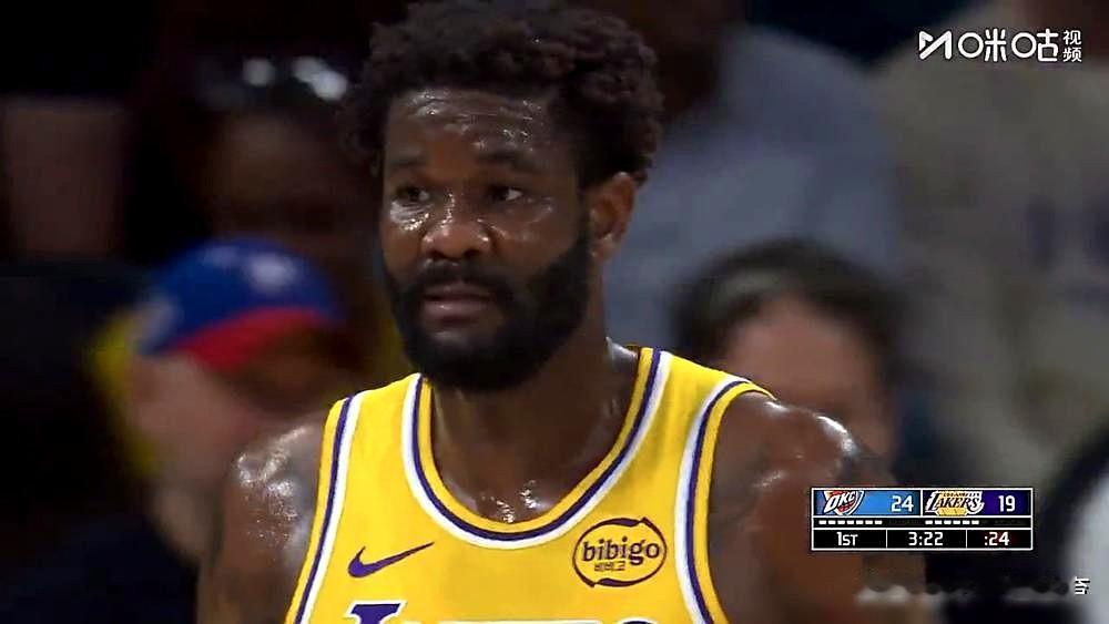 别再提老詹在不在了。我看着屏幕里的亚历山大，这个我熟悉又陌生的年轻人，他今天打