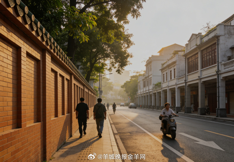 #早安#清晨的马路边，微风裹着轻凉拂过，晨光漫过街道，步履慢些，把这清晨的温柔