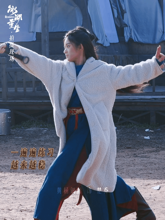 张萌谈黄杨钿甜楚乔选角黄杨钿甜演出了小说里的楚乔张萌在直播里念了《冰湖重生》原