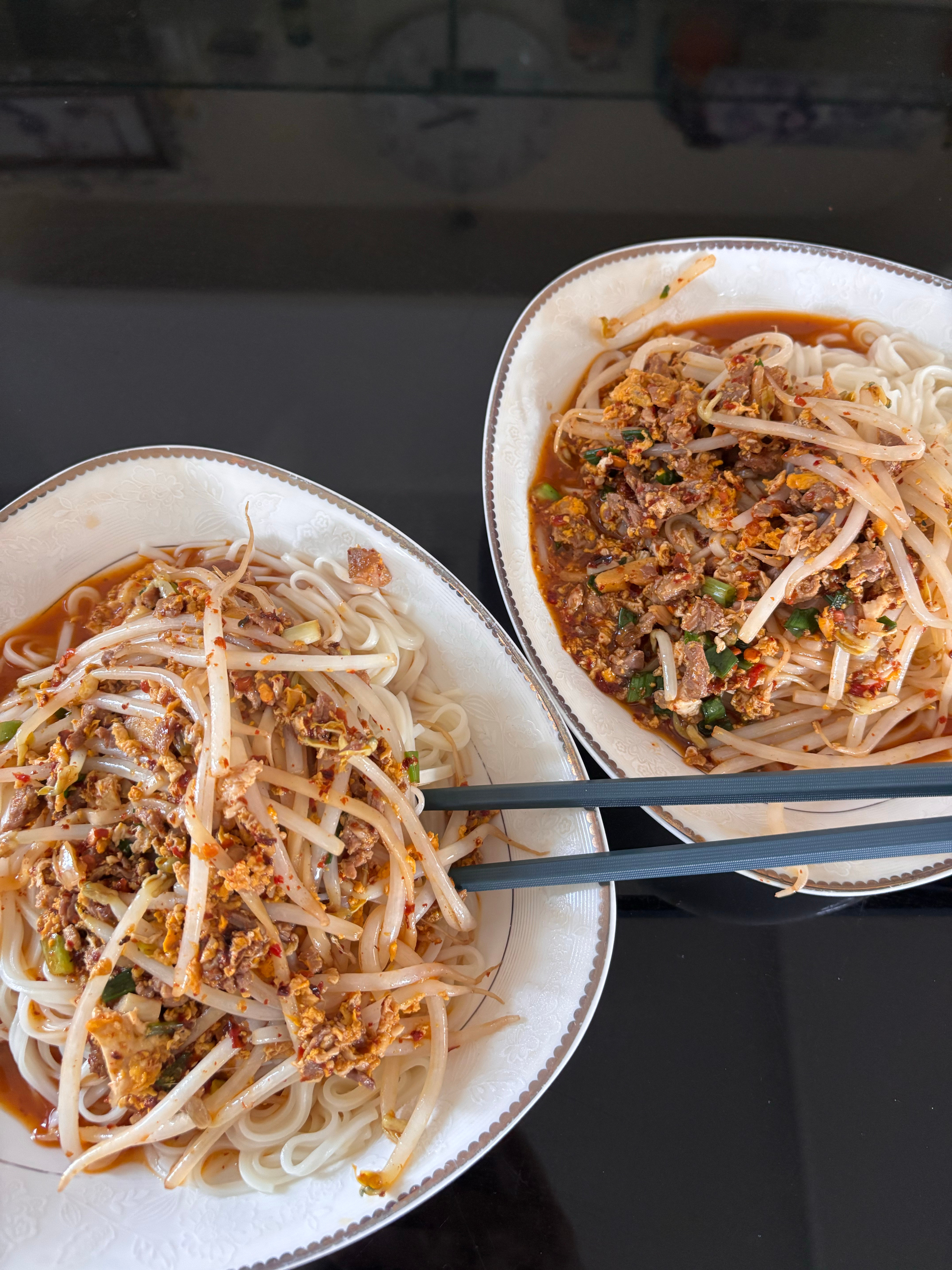 放个假作息全乱才吃早餐拌面🍜​​​