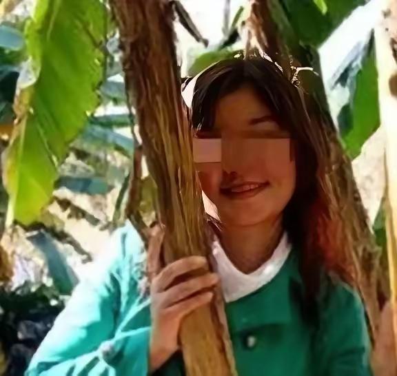 她是一名武汉女大学生，突然被老师叫去谈话，老师严肃问她是否跟黑人留学生发生过关系