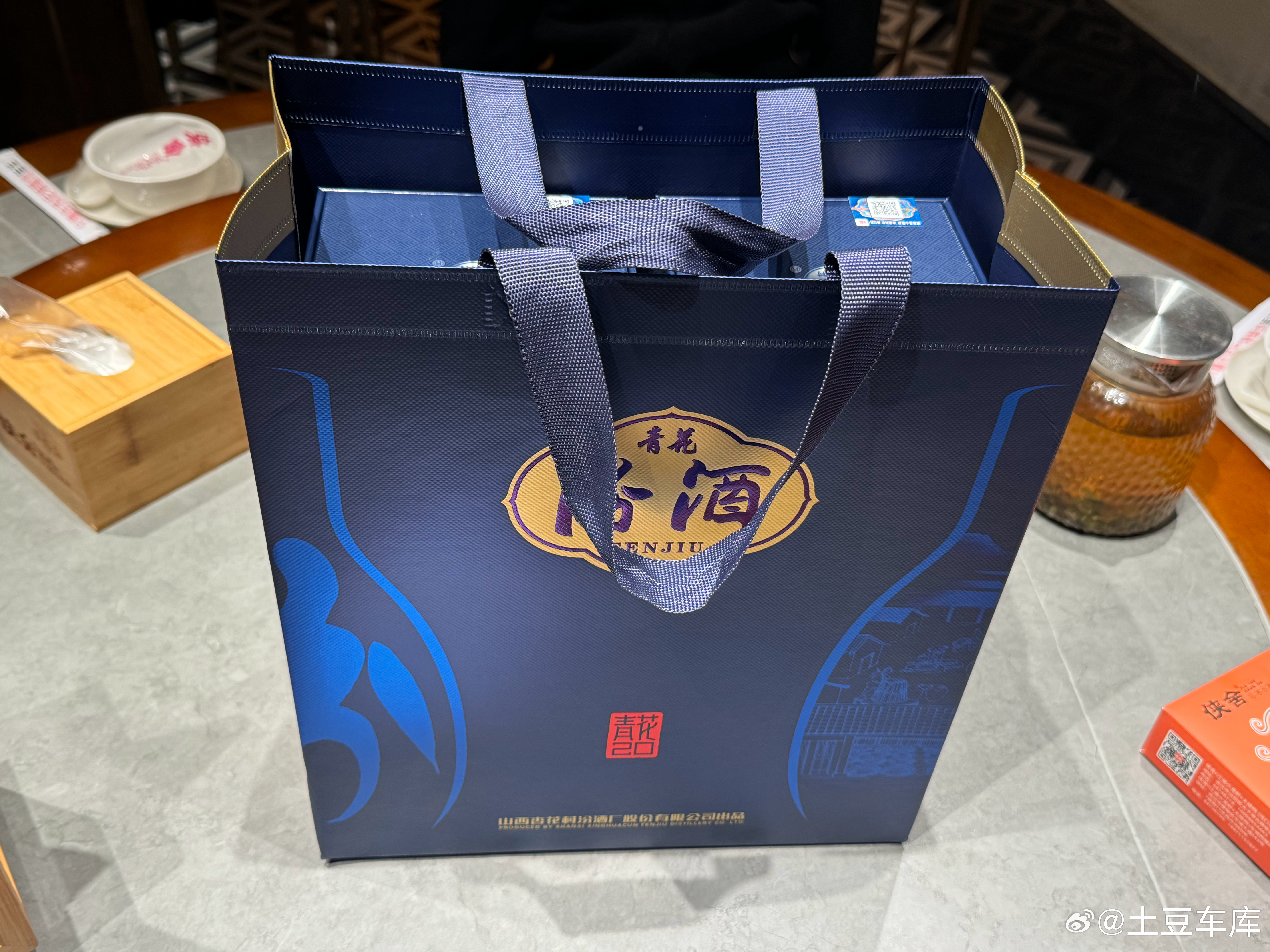 今天喝青花氛已经到了吃小龙虾的季节真的太好吃啦！！！