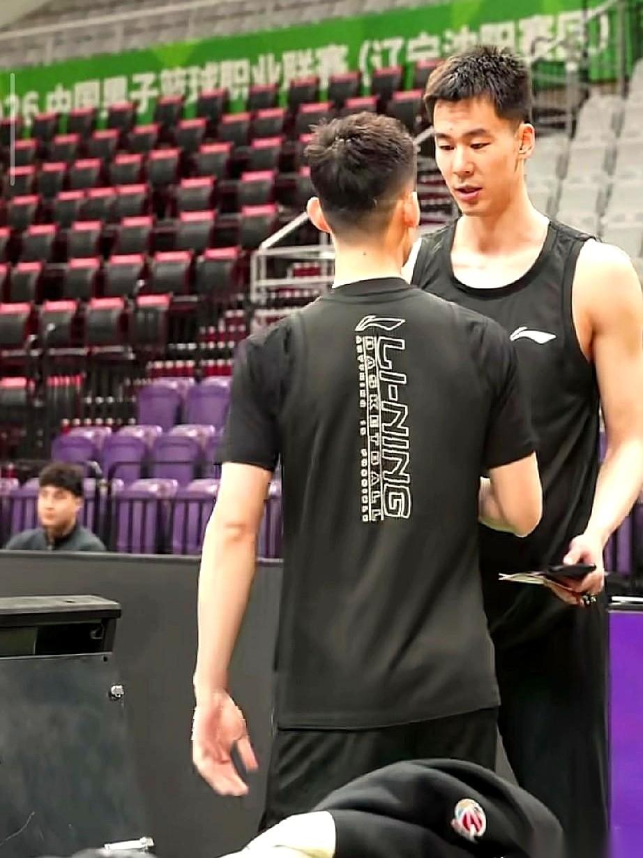 刚踏上辽宁主场，迎面撞上老东家南京同曦的王岚嵚，估计自己都没想到，迎接他的不是嘘