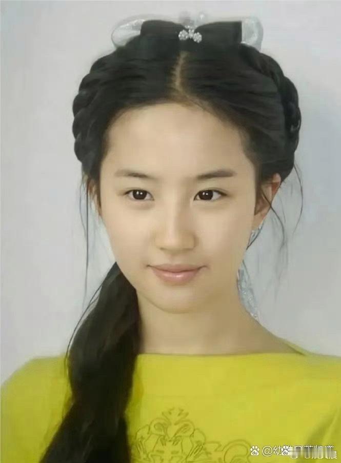 刘亦菲面试小龙女时的素颜照，18岁的她清秀得不像话，就是这衣服，莫名眼熟。