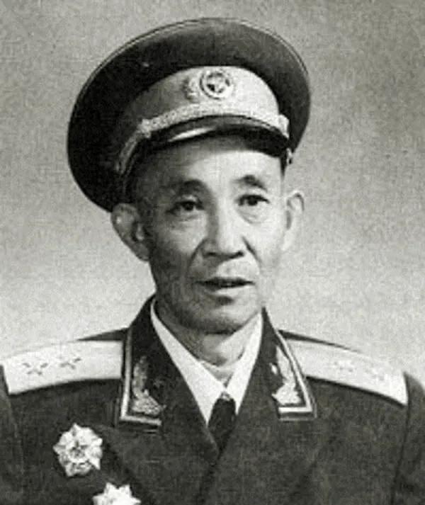 开国中将被誉为百姓将军，彭德怀同班战友，身居高位却坚持让儿孙当农民，这是什么精神