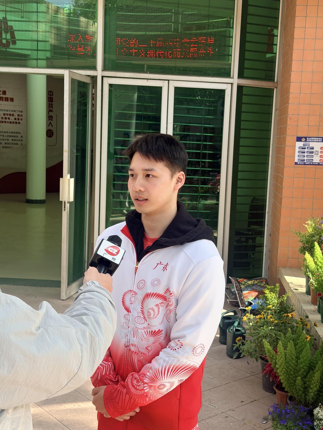 1月10日，陈艾森受邀到广州华南农业大学参加“青春当燃，志愿有我”主题座谈会。