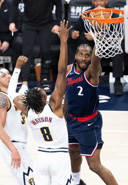 能不能把唐斯弄过来搭档伦纳德，唐斯在尼克斯真的好憋屈，一个明星内线球员被当个蓝领