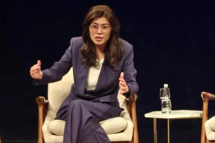 【郑丽文：时间不站在台湾这一边！】郑丽文8日在出席“纽约亚洲协会”（AsiaS