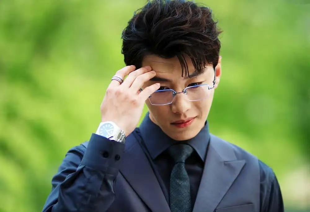 《轧戏》：画面赢麻，陈星旭口碑翻车《轧戏》数据平平却藏出圈点，猫的树镜头依