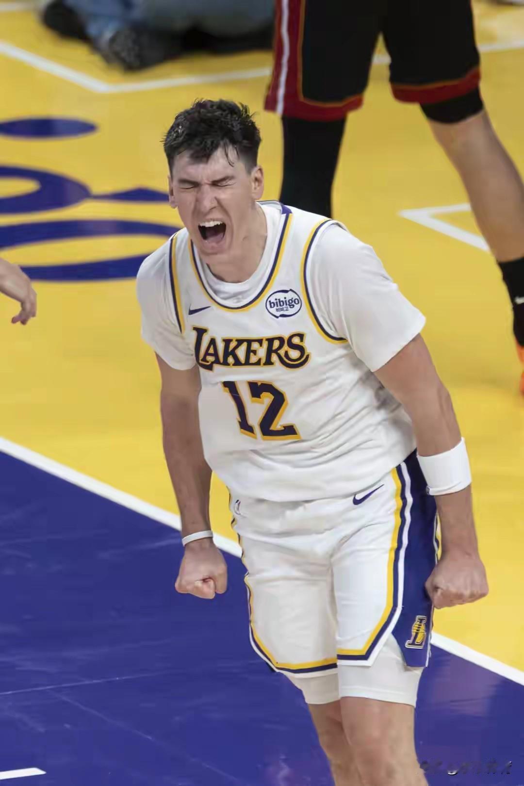 佩林卡在拉拉维亚身上找回点面子近两个赛季，湖人队总经理佩林卡在选秀、签约上的运