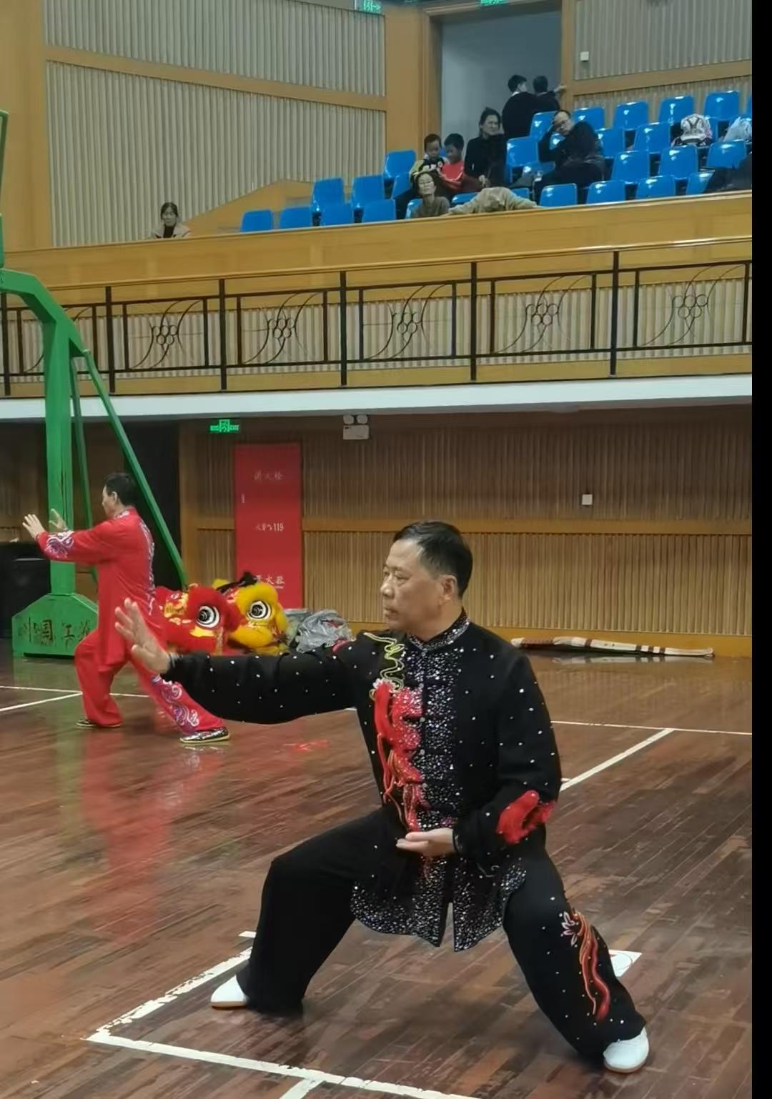 初学太极拳，掌握正确的要点至关重要。太极拳不仅是一项锻炼身体的运动，更是一种修身