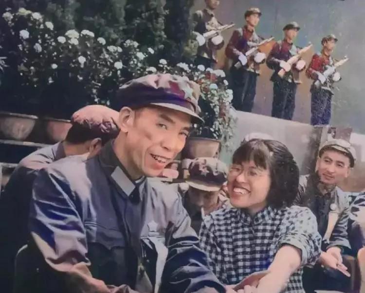 梁兴初调任成都军区司令，周总理当面问他：你认识这个人吗？“1967年3月10日