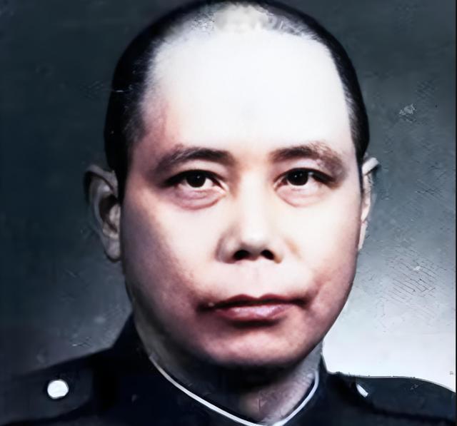 王耀武在常德摆庆功宴，招待57师残存官兵，刚端起酒杯，门口突然一阵急促脚步声，军