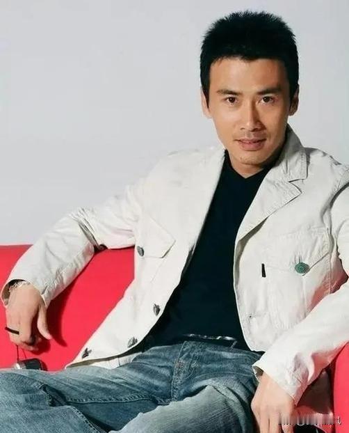 要说娱乐圈最神秘的“失踪人口”，柳云龙绝对排第一。演完《风筝》一转身，这