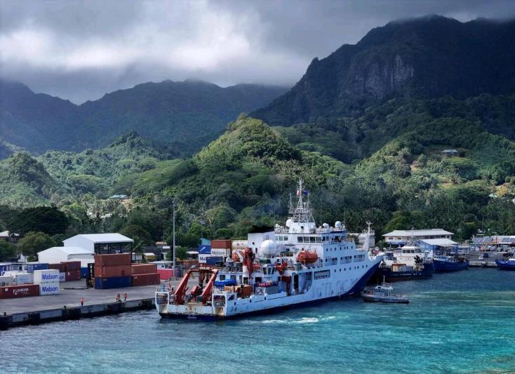 一艘中国研究船在库克群岛考察当地深海采矿潜力，并在11月8日停靠在库克群岛。库