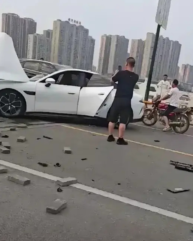 智驾第一梯队，端到端自动驾驶，百万网友亲测，我想不到更多的词来赞美了。