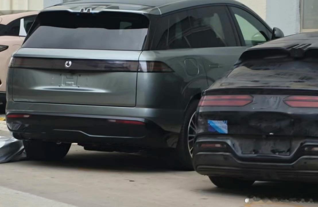 腾势新车，说是新N8，尾灯贯穿了，特色没了~