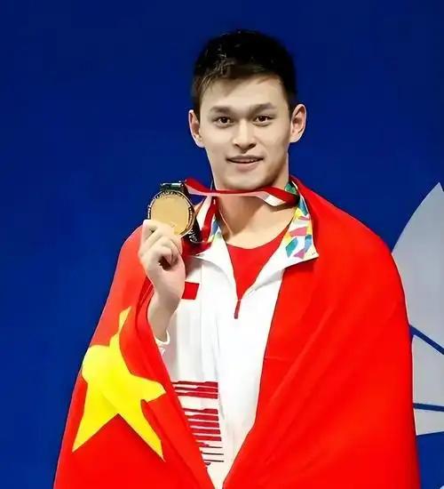 34岁孙杨带伤战00后！3分52秒90惊险晋级鞠躬致谢看哭全场11月10日