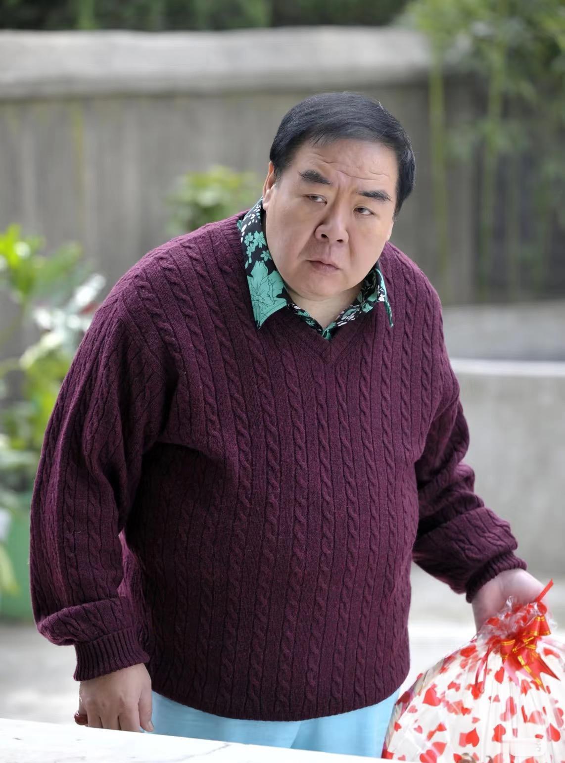 肥猫这把年纪活的太通透了！74岁那会儿体重270斤，膝盖疼得下楼梯都费劲，医生