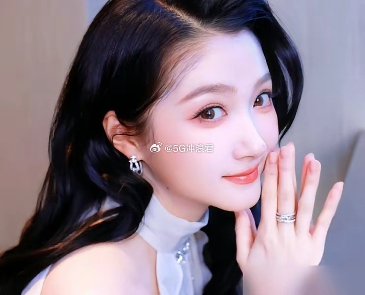 关晓彤甩鹿晗标签，握上甜茶的手换做是你，能狠下心推掉5亿的综艺资源吗？2024年