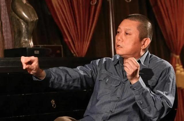 王朔曾坦言：“美国社会井井有条，我作为一个外国人在那里也有安全感，原来我觉得美国