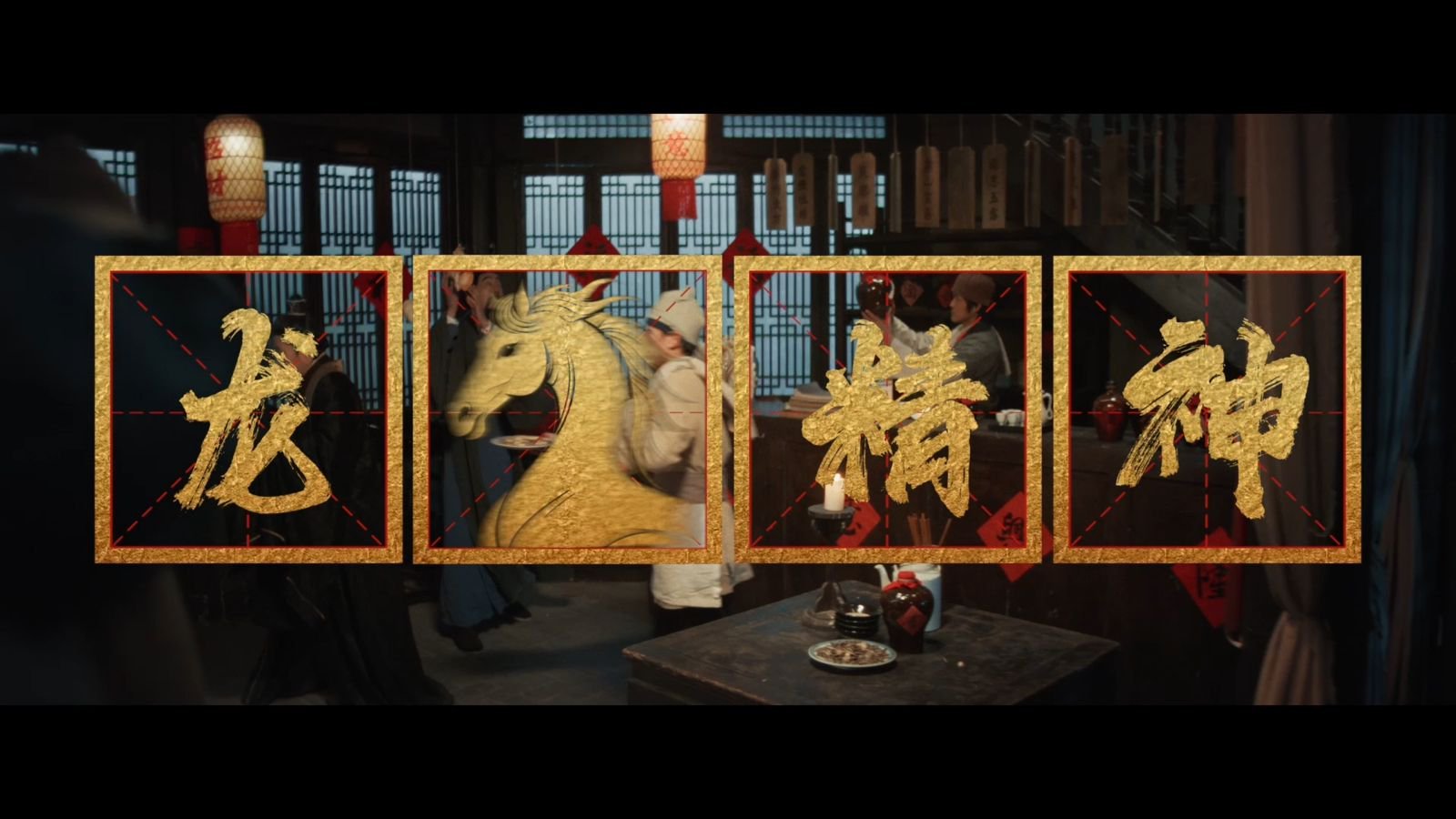 小时候，妈妈总把崭新的压岁钱仔细对折，再放进我口袋，说“折起来福气就多一倍”。现