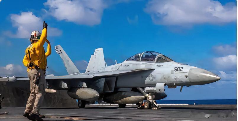 罗马尼亚这手“防御性合作”，玩的是“借船出海”的老套路。表面上是给美国飞机加点油