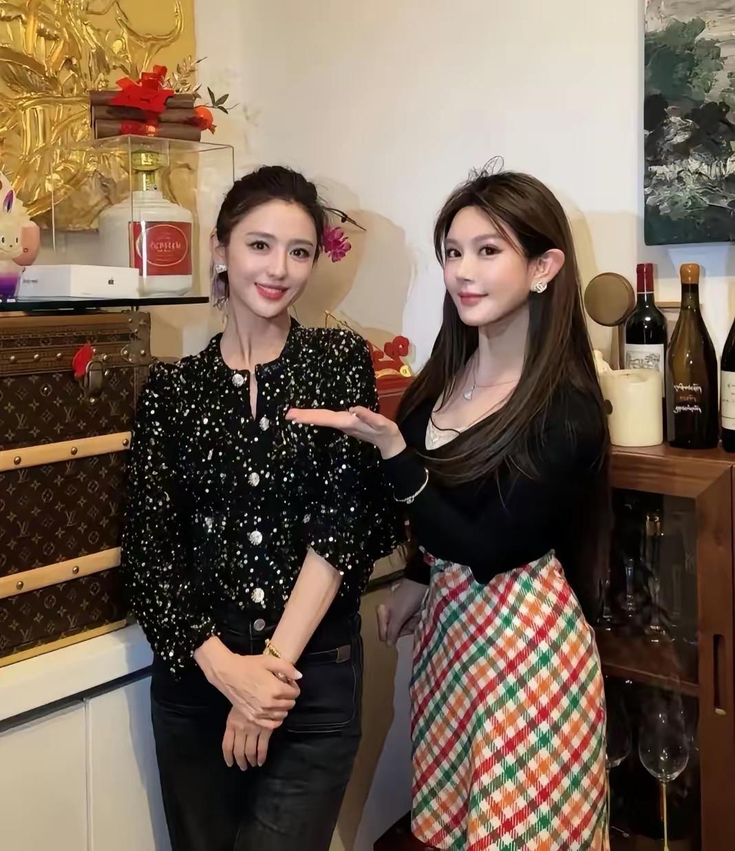 这里一共5个佟丽娅吗[笑着哭][笑着哭][笑着哭]