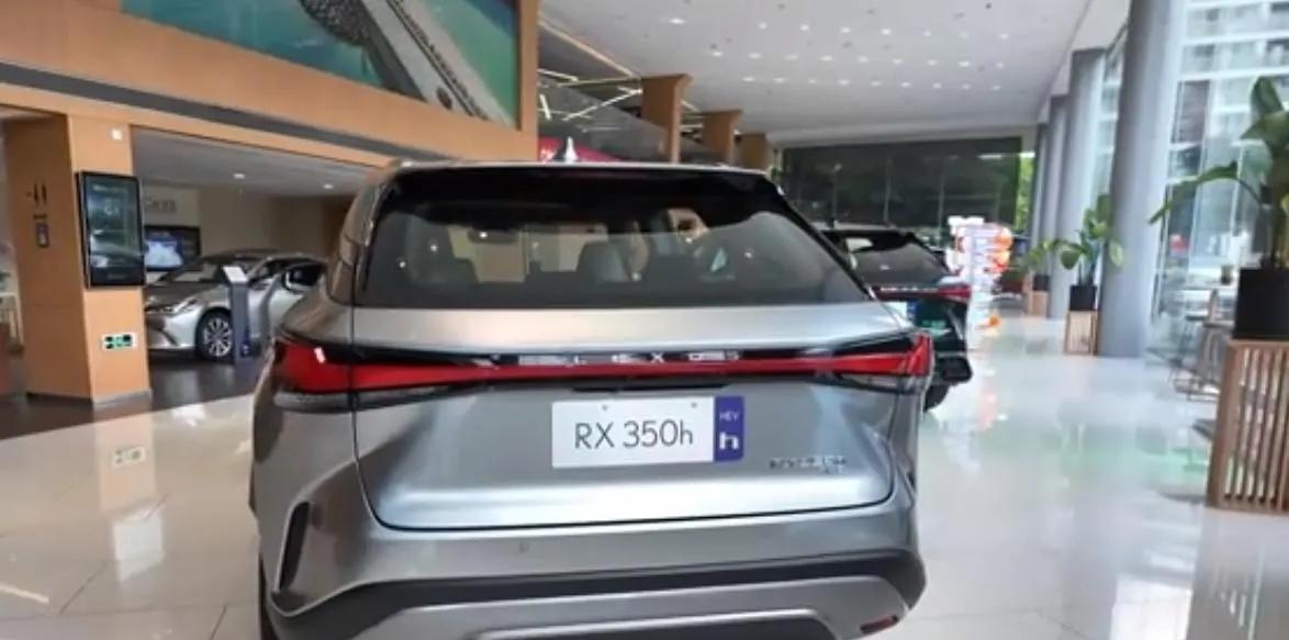 雷克萨斯RX这波操作，真把我看懵了。全款41万，贷款35万，6万块差价明晃晃地摆