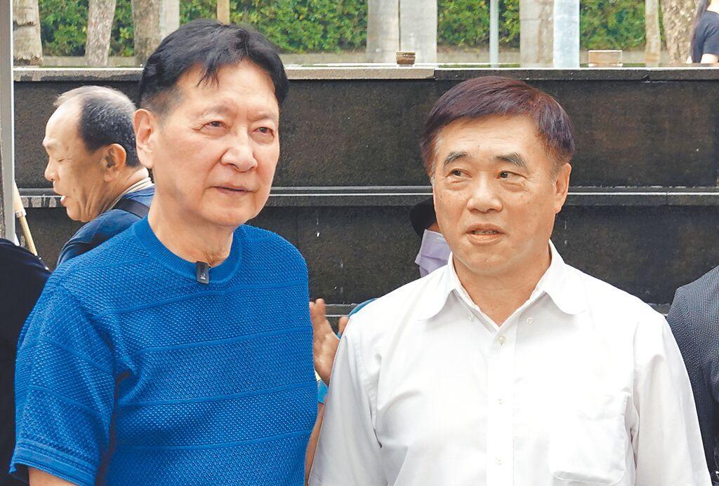 赵少康再表态。据台媒报道，国民党主席选举今起领表，前台北市长郝龙斌将与“战斗蓝”