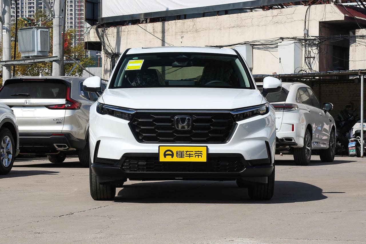 本田CR-V在家用SUV里，那可是像常青树一样屹立不倒。它空间宽敞，实用性超强，