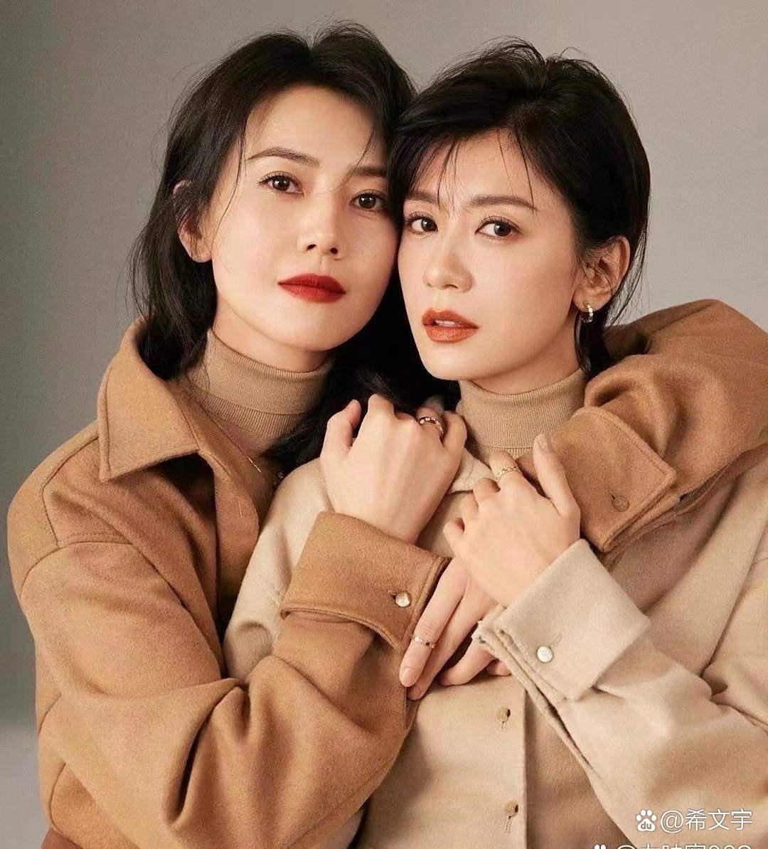 贾静雯与高圆圆的经典写真，承载了一代人的青春回忆，颜值真的太能打了！