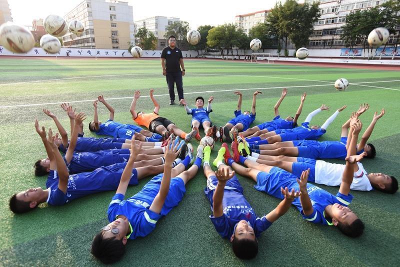 20多年教龄仍然是一个二级教师，评不上职称我觉得好处多多。首先，让我自动杜绝了