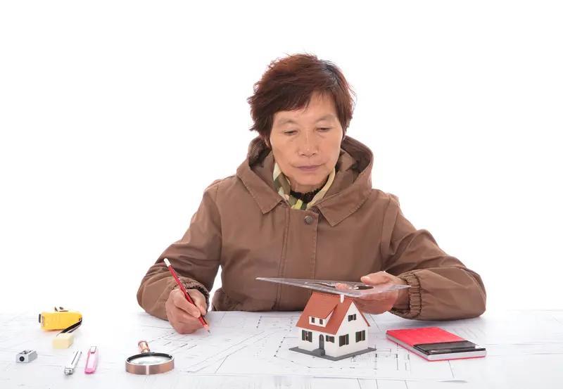 养儿防老成泡影，子不孝顺亲痛心曾听闻一位从设计院退休的工程师生病住院，其女儿在