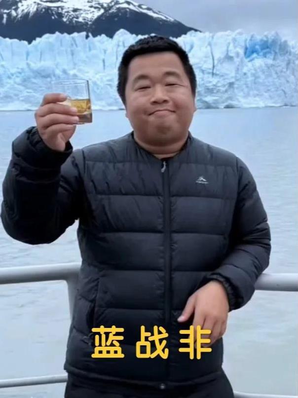 知道什么叫人不可貌相吗，就看蓝战非就行了，谁能想到相貌很平平的他，竟然身家